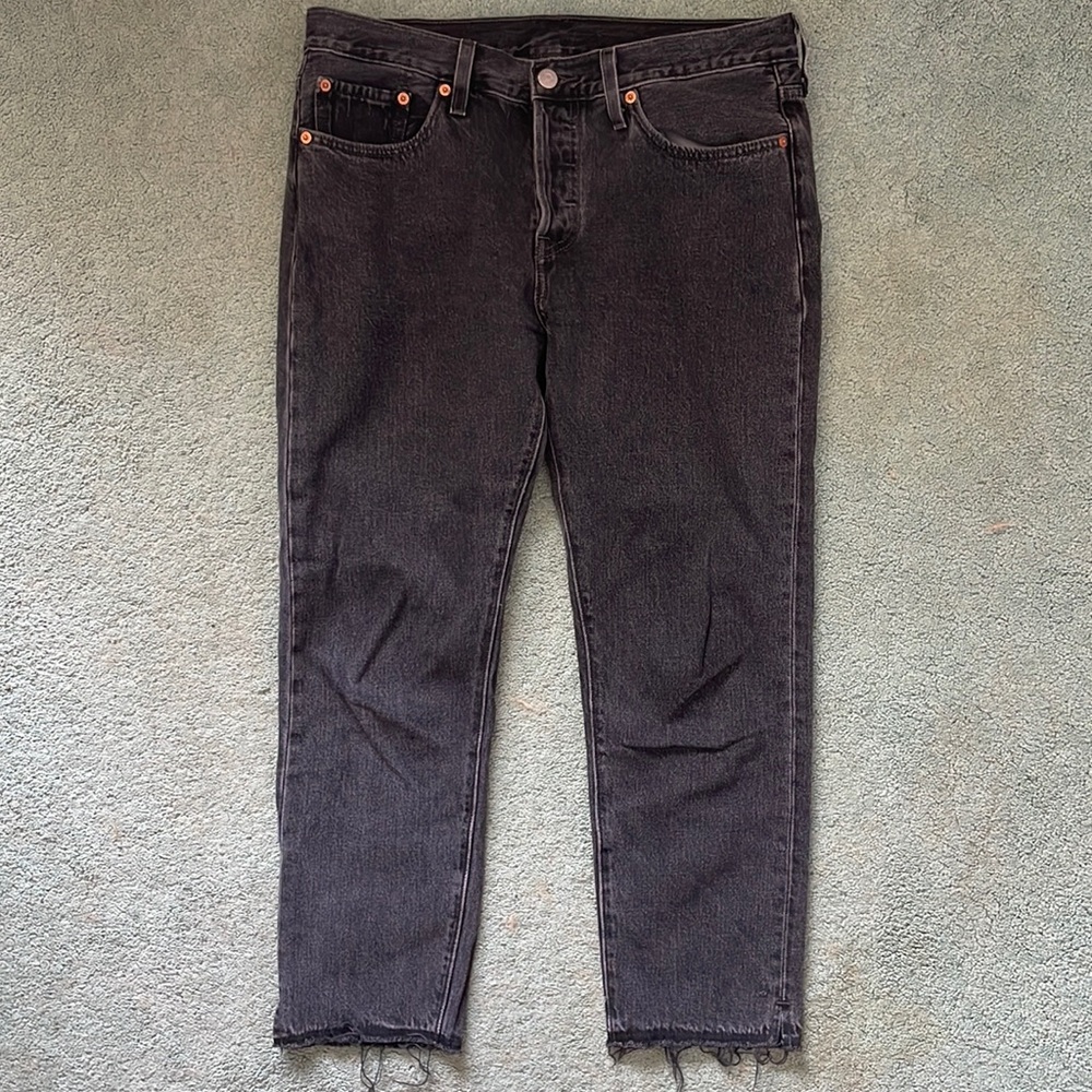 Levi’s 501 T Black Button-Fly Raw-Hem Cropped Straight-Leg Jeans, W29 L26
